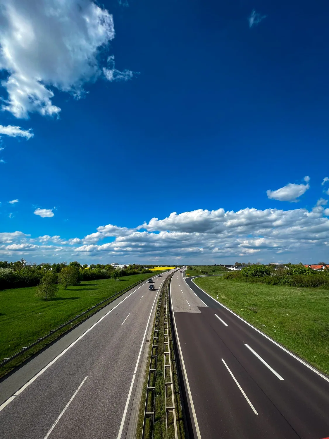 Open Central Florida road under a blue sky near Winter Springs and Seminole County, FL